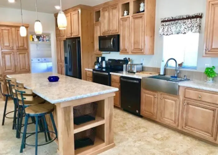 Antelopecanyonhouse W View Offering Deals For Two Couples Pets Okay *